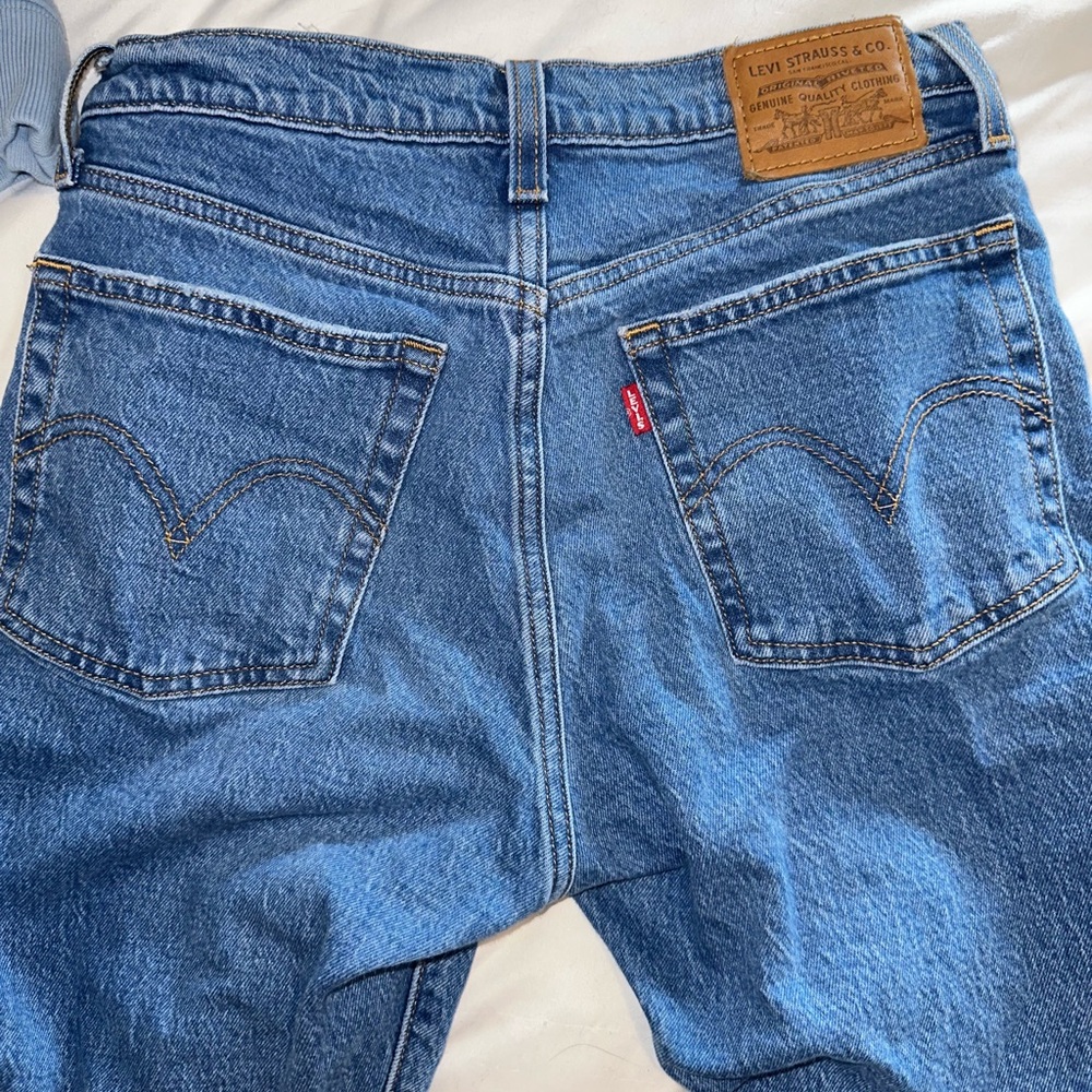 Levi size 25 wedgie jeans